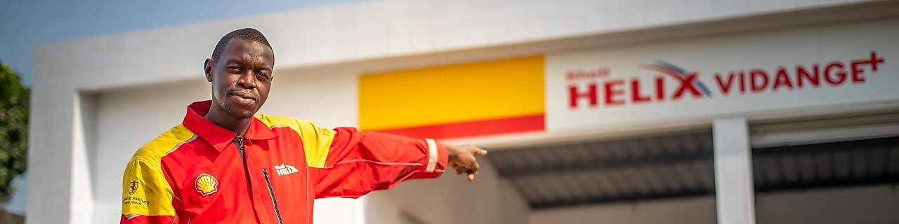 Assistant Shell aidant le client