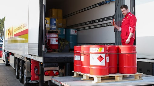 shell-lorry-with-v-power-products