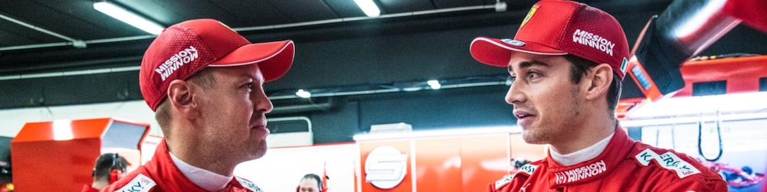 Sebastian Vettel et Charles Leclerc faisant la promotion de shell v-power