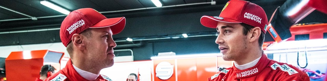 Sebastian Vettel et Charles Leclerc faisant la promotion de shell v-power